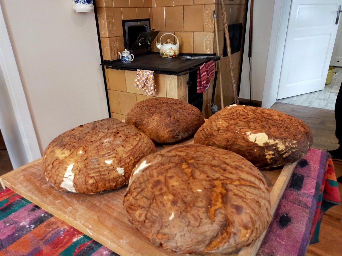 Chleb pieczony w chacie / Home-baked bread